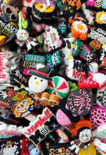 Load image into Gallery viewer, 30 Qty Randomly Assorted Focal Beads - Silicone Beads - Focal Beads
