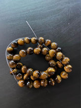 Load image into Gallery viewer, Donna 3 strand + purpele beads 8mm
