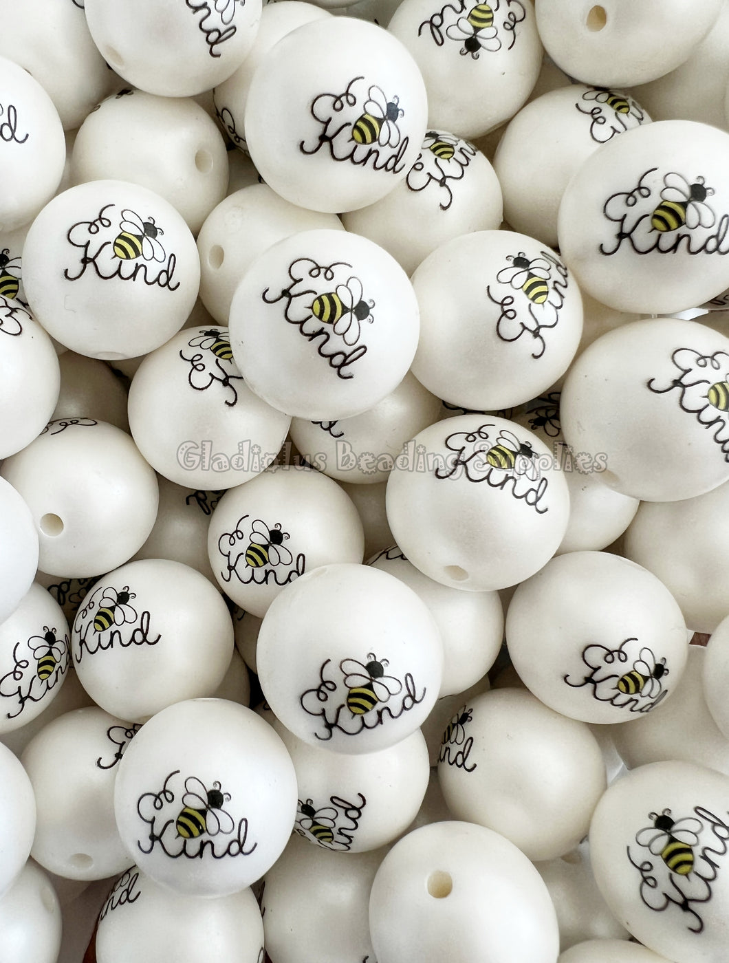 20mm Bee Kind Matte Print - White Acrylic Matter Beads - Bubblegum Beads - Chunky Beads