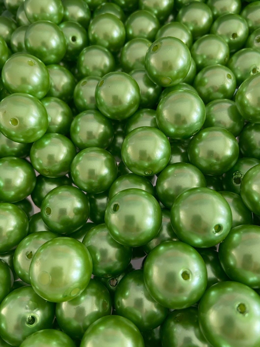 P04 - 20mm Light Green Pearl Look - Acrylic Solid Beads - Bubblegum Beads - Chunky Bead