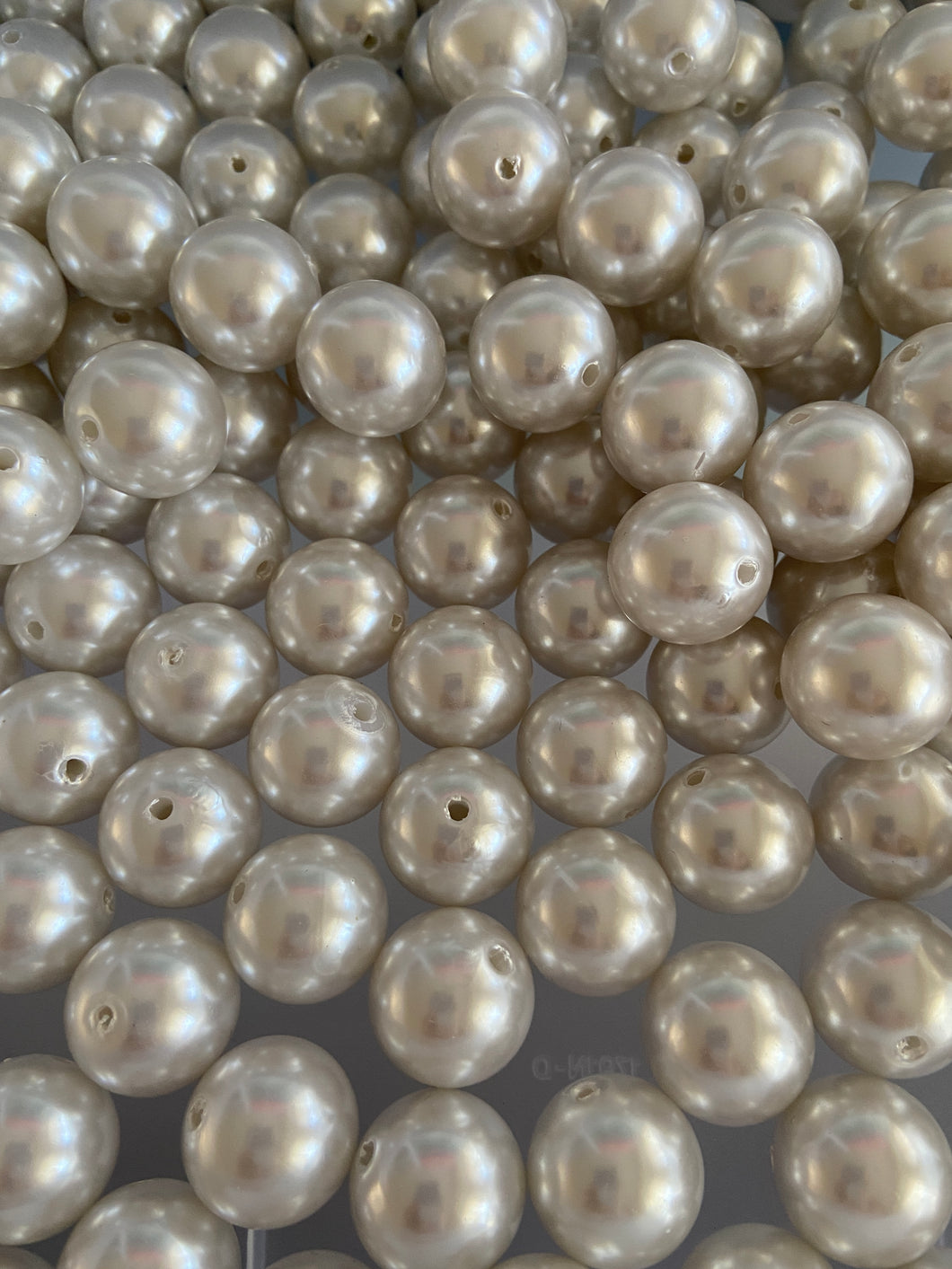 P22 20mm Dark White Pearl Look - Acrylic Solid Beads - Bubblegum Beads - Chunky Bead